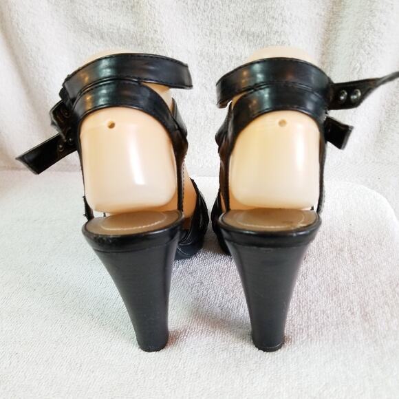 Jeweled t-strap stacked high heel sandals Apt. 9 - Picture 6 of 8